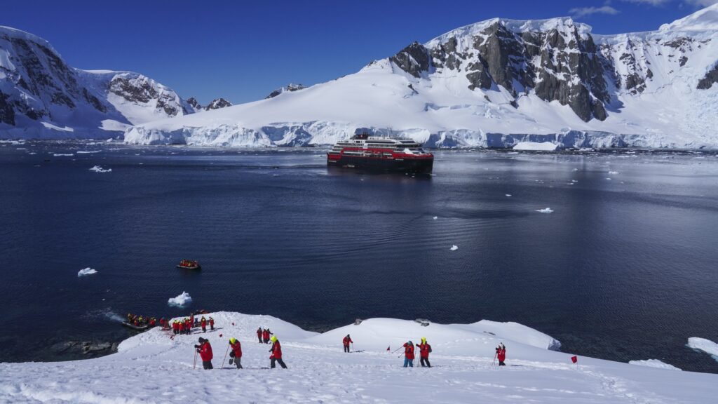 Explora la Antártida con Hurtigruten | Los Mejores Cruceros para una Aventura Inolvidable